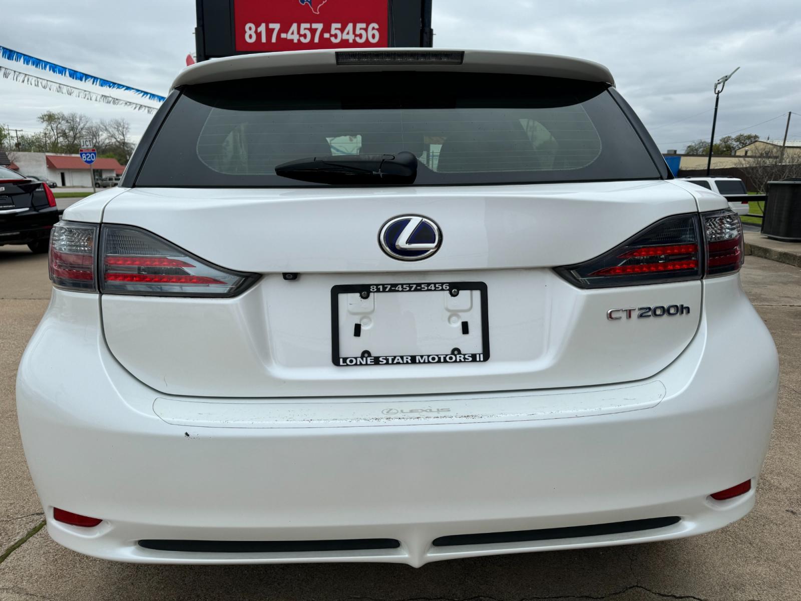 2012 WHITE LEXUS CT 200H BASE (JTHKD5BH8C2) , located at 5900 E. Lancaster Ave., Fort Worth, TX, 76112, (817) 457-5456, 0.000000, 0.000000 - Photo #4